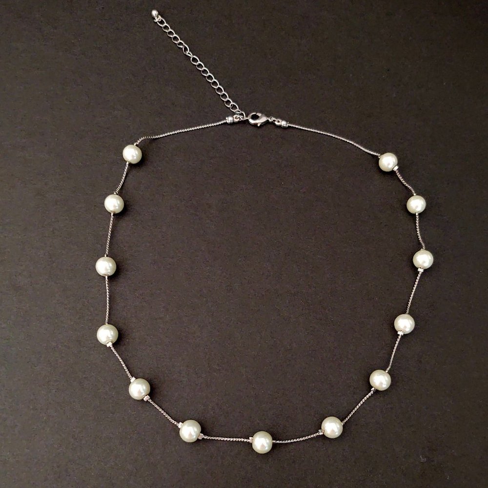 Faux pearl station necklace - Picture 5 of 11